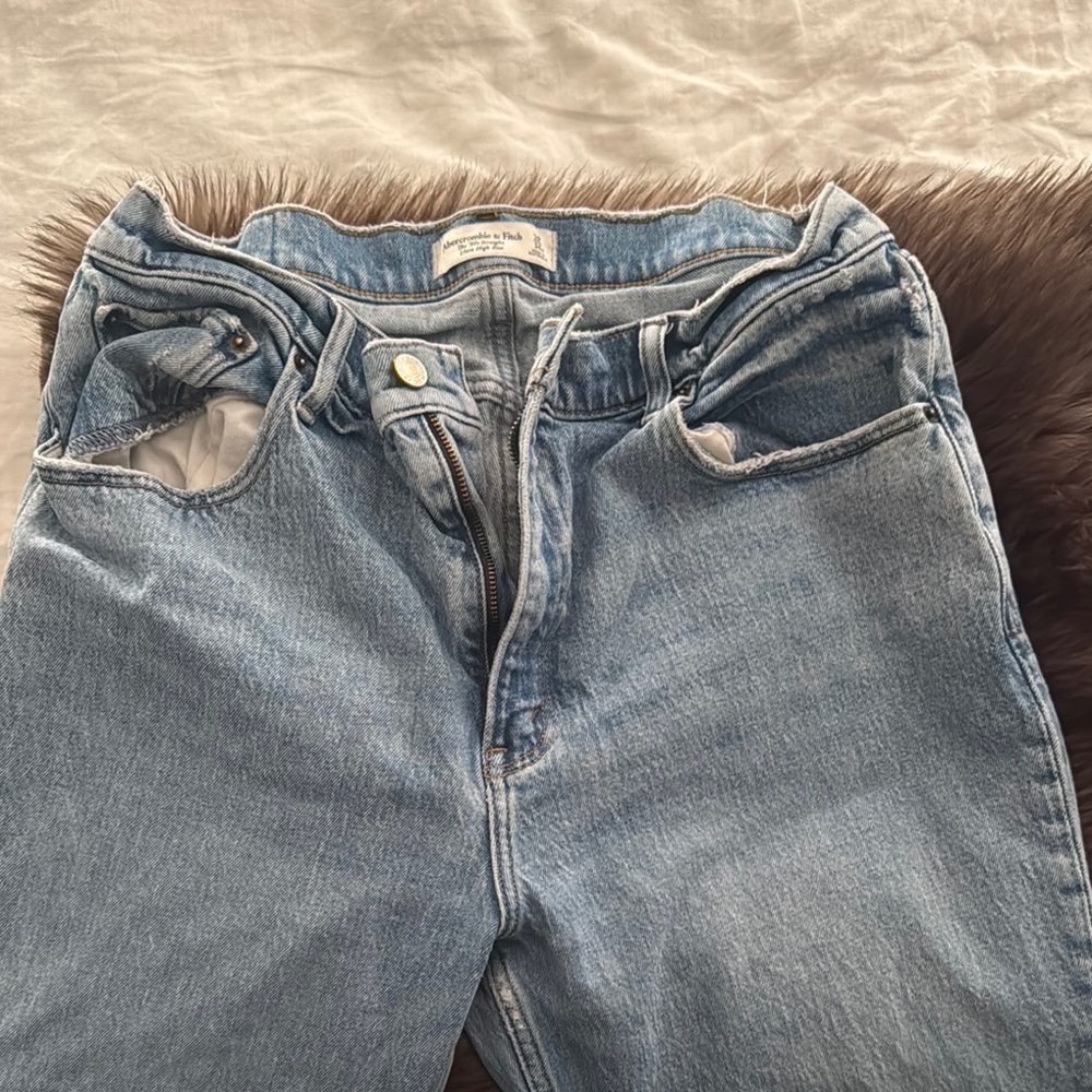 Abercrombie Ultra High Rise 90s straight jeans with slit VENT HEM